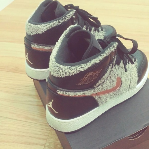 Shoes - Picture 3 of 3